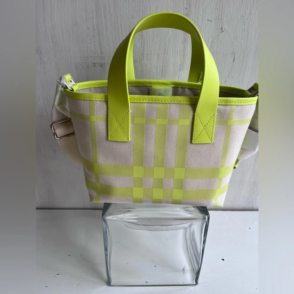 BURBERRY Vivid Lime Gift Box Bundle - Picture 9 of 14